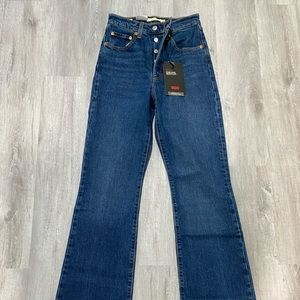 Levi’s NWT ribcage bootcut